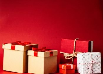 gift_boxes_on_red_background gift_boxes_on_red_background