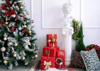 green_christmas_tree_with_baubles_and_gift_boxes_in_a_room green_christmas_tree_with_baubles_and_gift_boxes_in_a_room